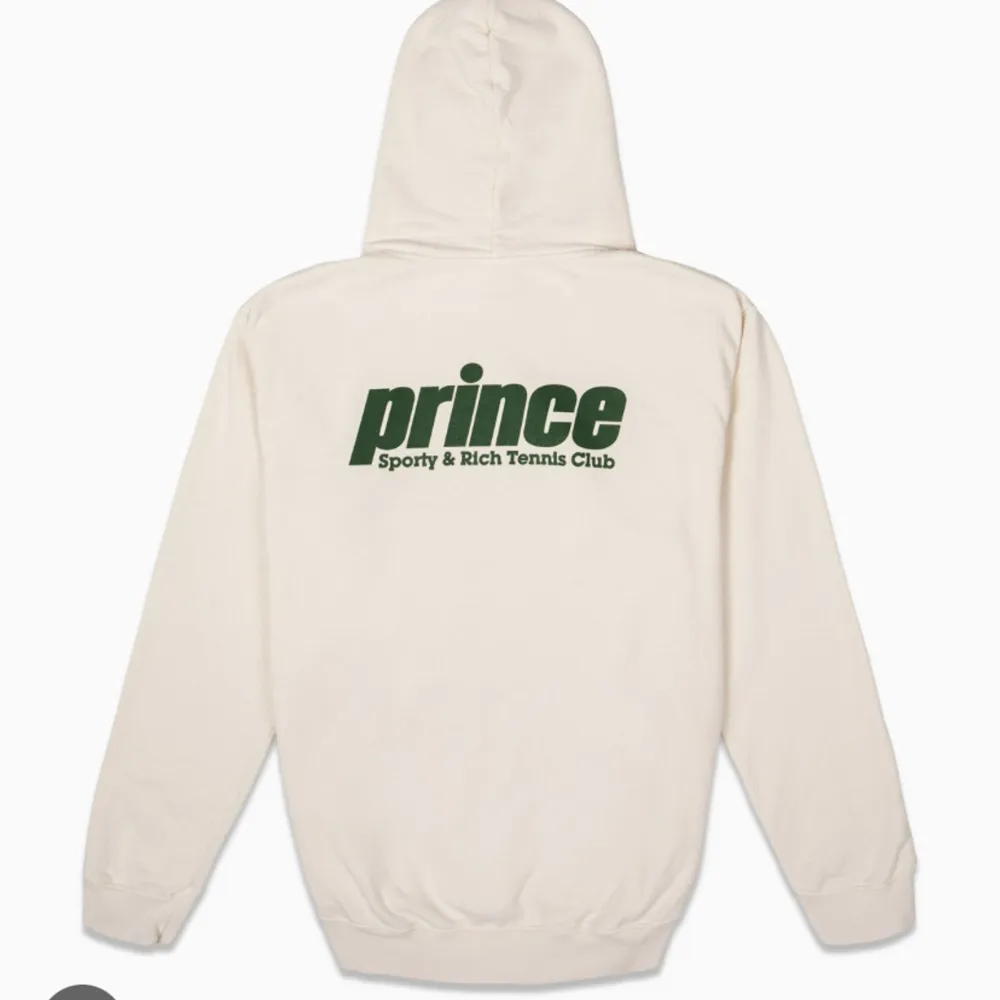 Säljer min ursnygga sporty and rich x Prince hoodie. Använd ca 3 gånger. Storlek S. Hoodies.