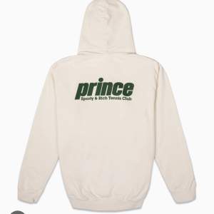 Säljer min ursnygga sporty and rich x Prince hoodie. Använd ca 3 gånger. Storlek S