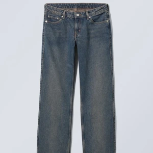 Arrow low jeans - I färgen dark worn blue som är helt slutsåld i alla storlekar! Bra skick, är dock lite upptrampade💖 Skriv för fler bilder!🙏🏼💘