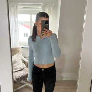 Blå långärmad  - Ljusblå långärmad tröja från zara i storlek s.