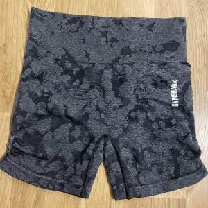 Gymshark adapt camo seamless shorts i färgen black. Knappt använda🌸 