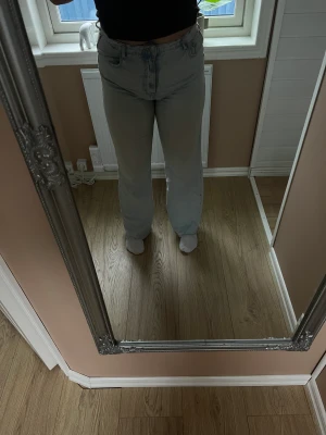 Ginas 90’ jeans - Dessa snygga jeans, som är simpla och sitter bra💓