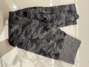 Träningstights  - Träningstights i storlek M. Passar S också. Jättefint skick😄  Hämtas i Lund eller skickas om köparen står för frakten 😊