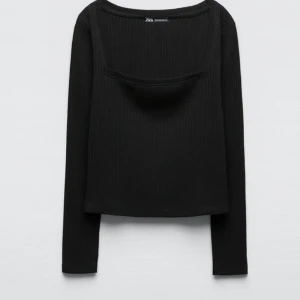 Zara tröja  - Super fin zara tröja aldrig andvänd lappen kvar!💞köptes för 179kr