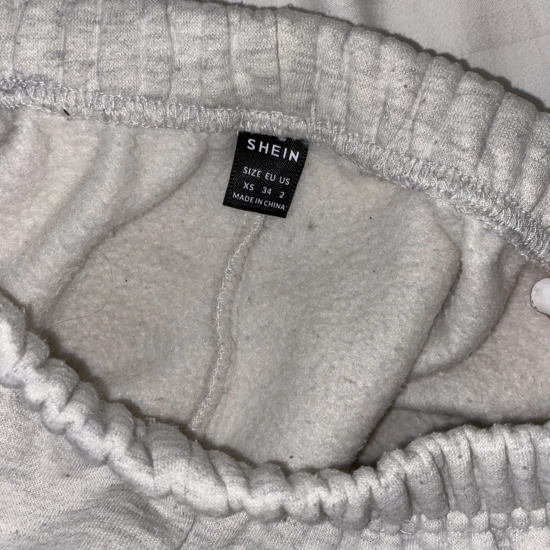 Gråvita mjukisbyxor - 91