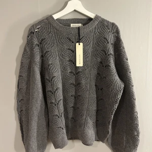 Stickad tröja  - Stickad tröja från lager 157, aldrig använd storlek S