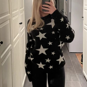 Zara stickad tröja - Stickad tröja i fint skick från ZARA slutsåld!
