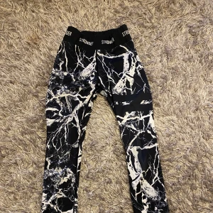 Stronger träningstights  - Använda några gånger, bra skick Nypris 599kr  