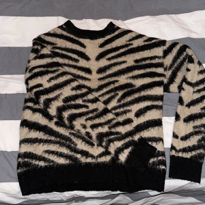 Nakd tröja  - Jättebra skick! Denna finns inte att köpa längre vad jag har sett!  