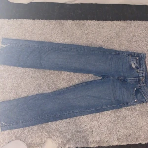 Jeans  - Sköna jeans från Sara inte skinny men högmidjade
