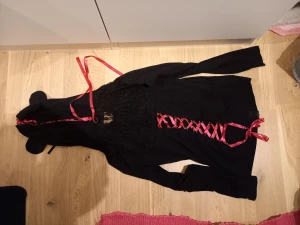 Hoodie  - Använd få gånger fint skick, katt finns i hemmet. 