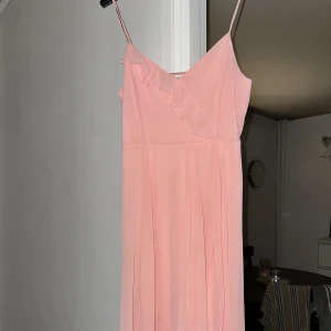 Balklänning  - Långklänning som använts 1 gång under 2 timmar. Bekväm och bevarats i en påse för finkläder 