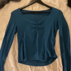 Blå tröja💙 - Använd endast en gång, från märket even&odd