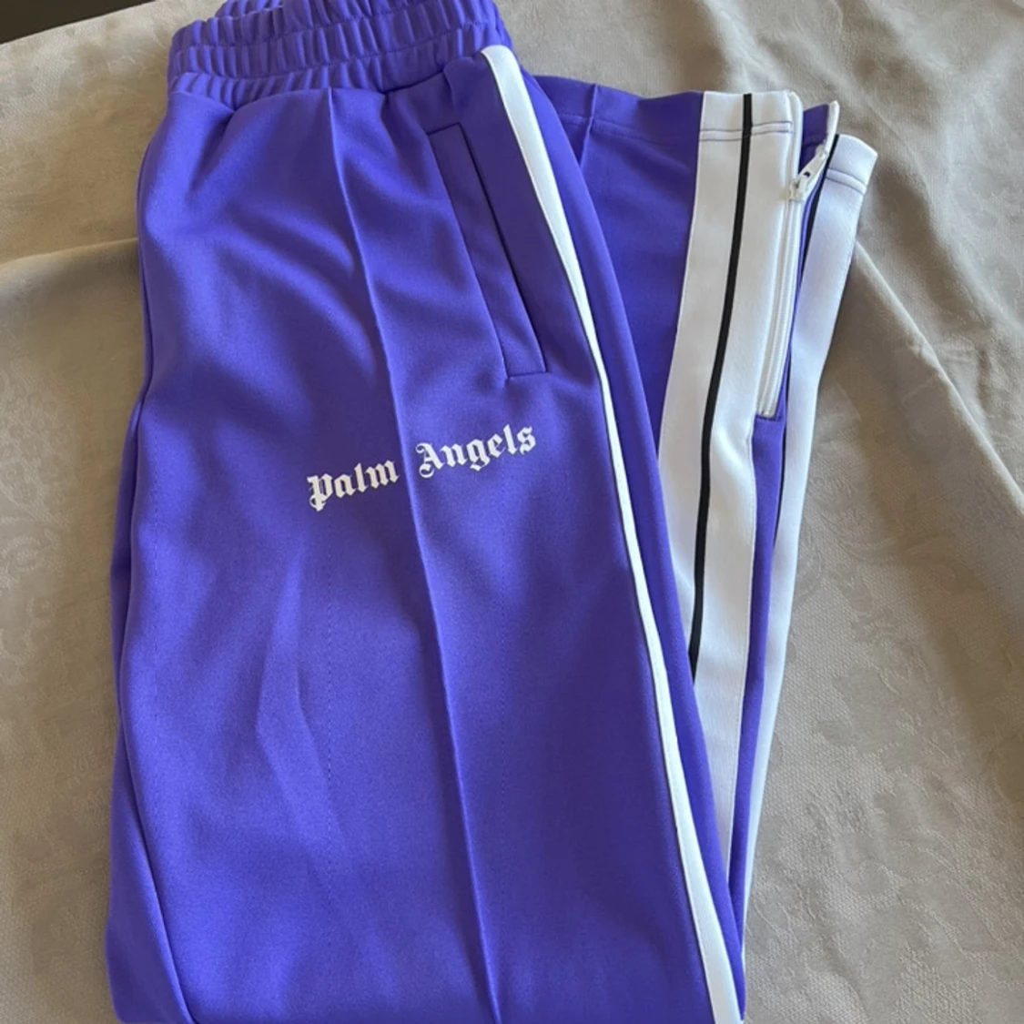 Lila Palm angels byxor storlek M