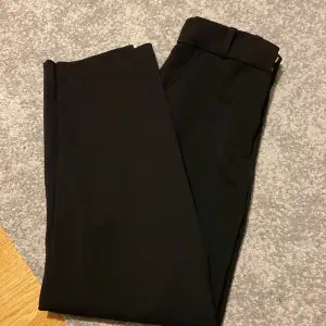 ett par svarta kostymbyxor ifrån hm! 