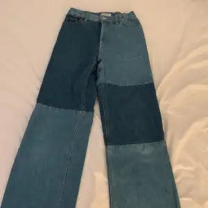 Jeans i olika blå nyanser från Lindex💙 använde dem lite förra året men är inte min stil längre. Dem är i perfekt skick! Nästan som nya. 100kr + frakt