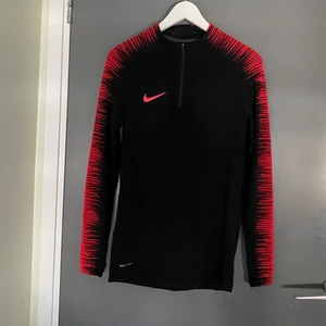 Nike tränings kofta - Kan frakta men står ej för fraktpriset 