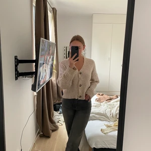 Stickad tröja  - Stickad tröja från chiquelle. Endast använd några få gånger 