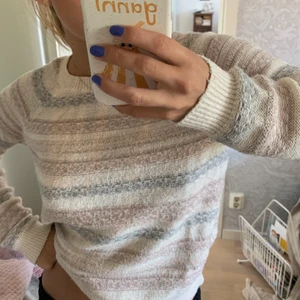 Stickad tröja - Stickad rosa/beige randig tröja med glittertråd! Supersöt!!!!!