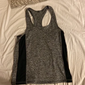 Tränings linne  - Tränings linne grått  Gott skick  Aldrig använt