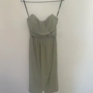 Short, green strapless dress. New, tags still on.