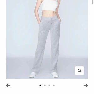 Jag säljer nu mina grå juicy byxor  - Ja säljer mina gråa juicy couture byxor  i storlek M pga ingen användning. jag köpte dom på raglady i Frölunda för 1100kr , jag säljer dom för 700kr + frakt ( pris kan diskuteras)❤️ 