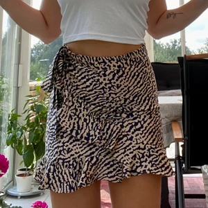 Snygg kjol  - Jättefin kjol i sidenmaterial ✨