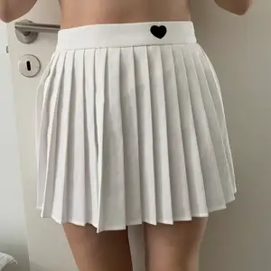 White tennis skirt from shein is size small. Never used just tried it for the pictures 