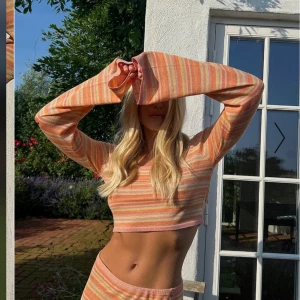 Snygg topp från Nakd - Supersnygg och skön topp från Moa Mattssons nya kollektion med Na-kd. Helt slutsåld på hemsidan. Ny med lapparna kvar. 