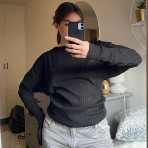 Långärmad  - Långärmad med lite större ärmaroch hög i halsen