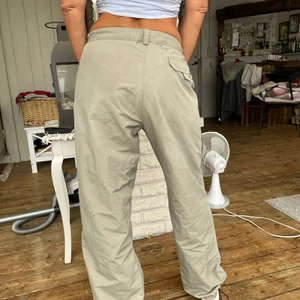 overall byxor champion (L) - Byxor från champion  Hyfsat bra skick- har lagats i fram  Storlek L  