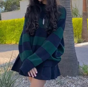 Brandy tröja - Säljer min brandy Melville sweater knappt använd