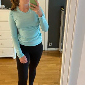 Träningströja SOC - Blå träningströja från SOC i storlek 34, tunt & luftigt material. Passar även som storlek 36.