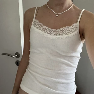 Linne - Säljer både en i vit och en svart, stl s. 50 kr styck + 51 kr frakt ❗️VIT ÄR SÅLD, SVART FINNS KVAR❗️