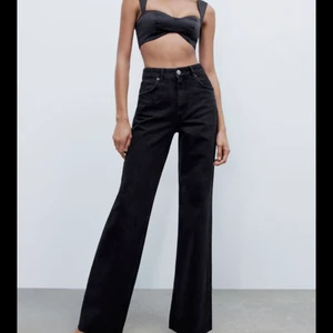 Zara wide jeans  - Wide leg zara jeans med hög midja! Ord pris 399kr