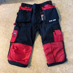 Byxor korta - Helt oanvända Till kolonistugan eller liknanden  Storlek 34