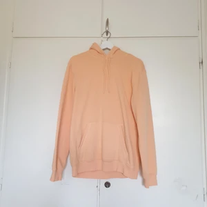 H&M Hoodie strl S - Korallfärgad hoodie från H&M, strl S.