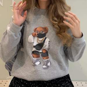 Snygg sweatshirt från Fashion Bear🧸 Köparen står för frakt💘⭐️
