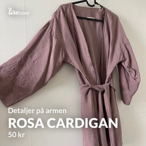 Rosa cardigan  - Fin rosa cardigan med detalj på armen 