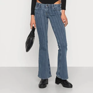 LOW WAIST JEANS - köpare står för frakt 💕 nypris: 700kr