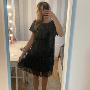 Gullig svart kjol - Perfekt nu till sommaren 🖤