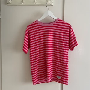 tshirt - fin randig trshirt från pull&bear! aldrig använd💕