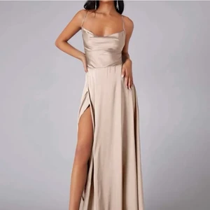 Rosa klänning - Säljer denna superfina klänning då den inte kommer till använd, den är ändas provad.