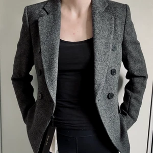 Kavaj i ull Massimo Dutti - Oanvänd med prislapp kvar. Inköpt våren 2022 för 1 000 kr. 70% ull