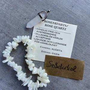 Bergkristall armband / bergkristall hänge  - Stilren hänge med spets av vit rosenkvarts ( bergkristall)men matchade armband♉️🤍 Helt oanvända 