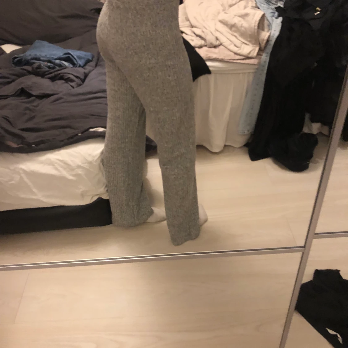 Utsvängda gråa mjukis   - 90