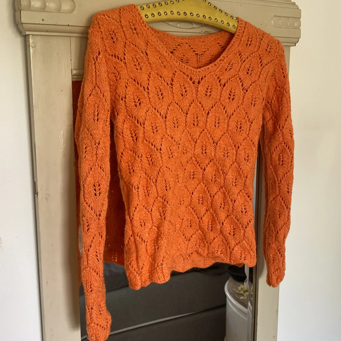 Orange stickad tröja  - 90