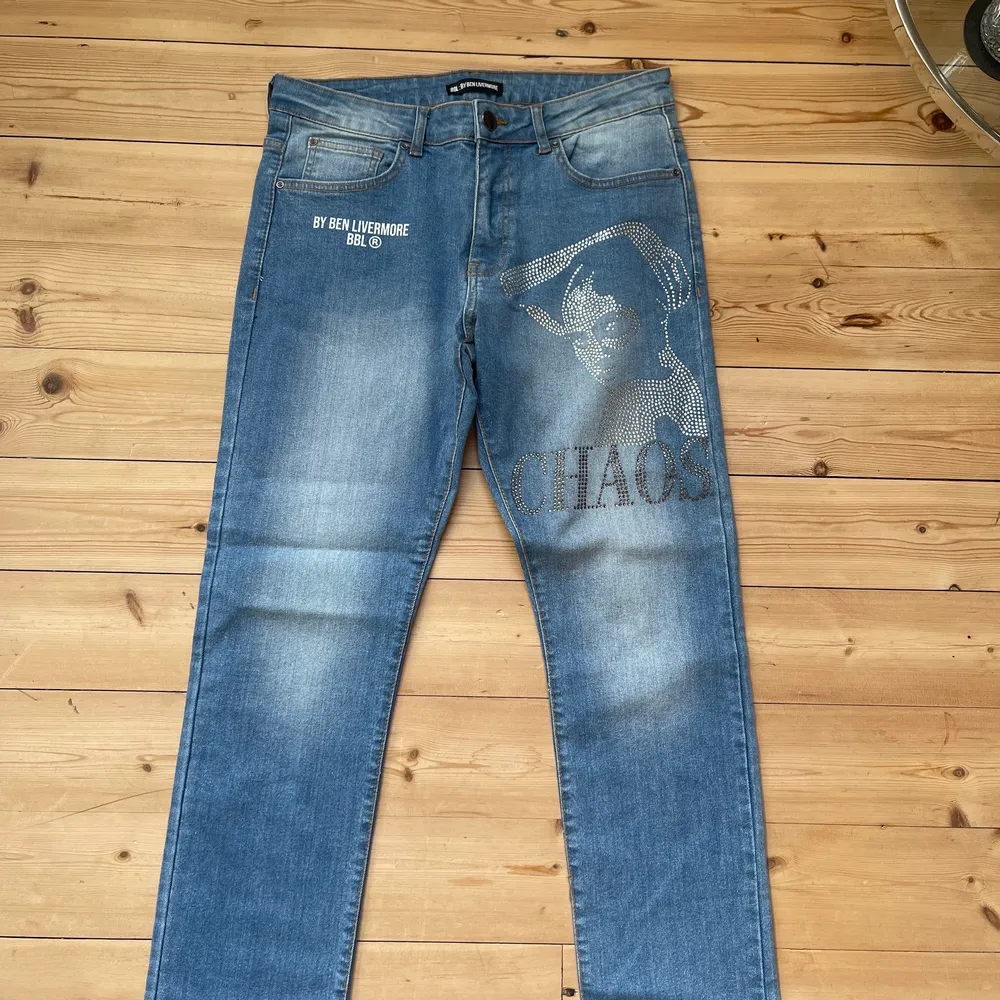 Skitsnygga jeans men lite för korta på mig (är 175cm) helt oanvända. Köpta för 900.. Jeans & Byxor.