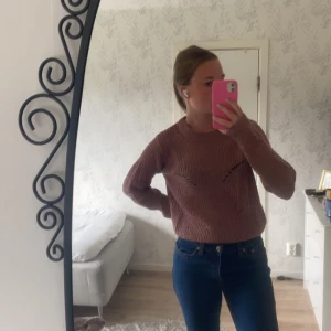 Stickad tröja - Stickad tröja i storlek XS men passar mig som är S. Frakt ingår inte