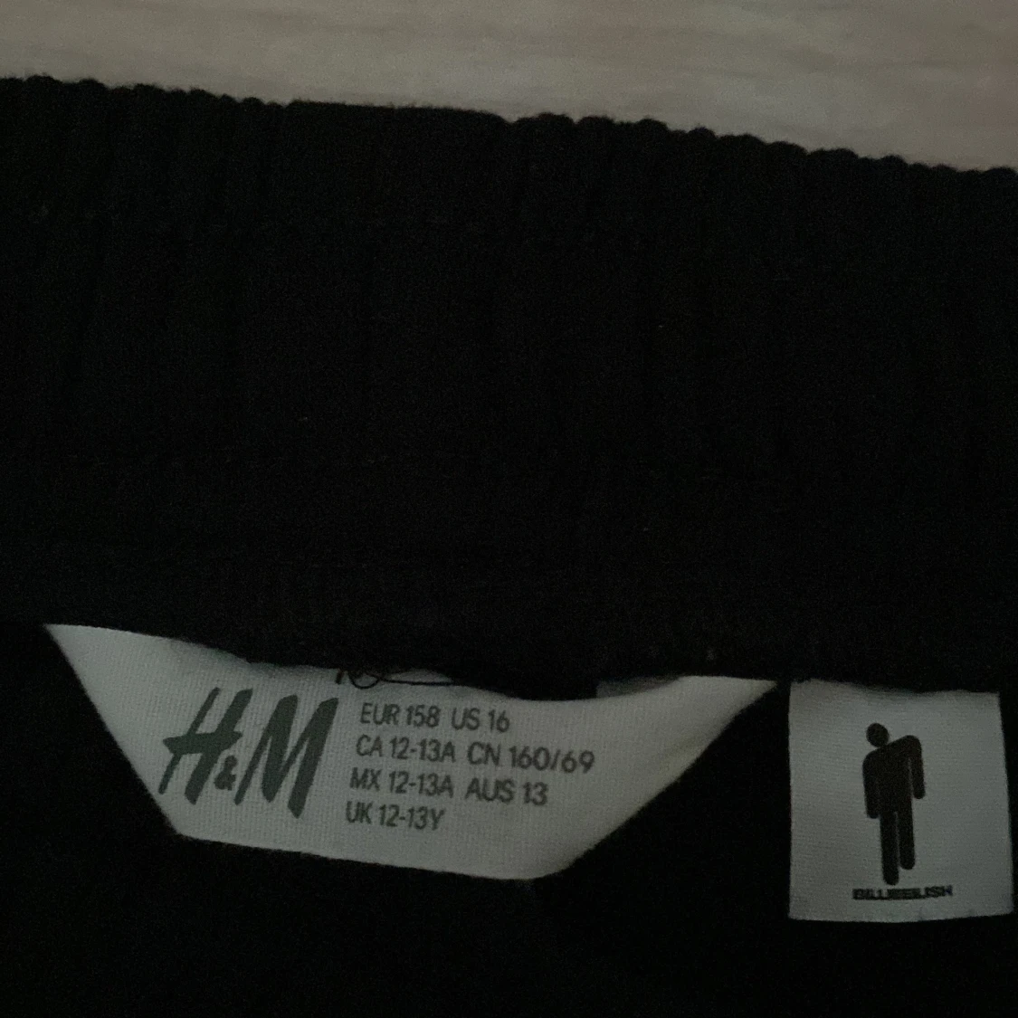 Svarta mjukisbyxor. - 90